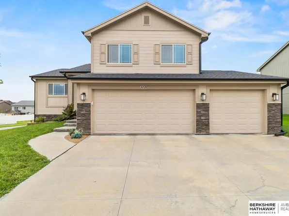 16520 Weber St, Bennington, NE 68007