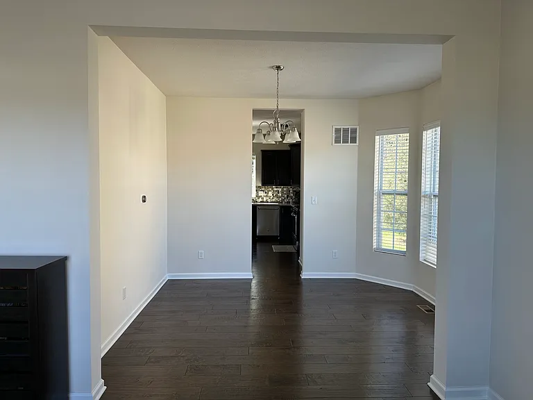 716 Yorkshire Dr — Photo 5