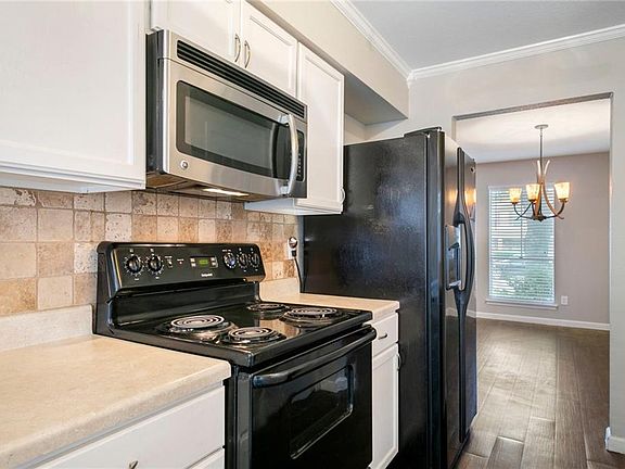 4th image of 1009 Columbine Dr