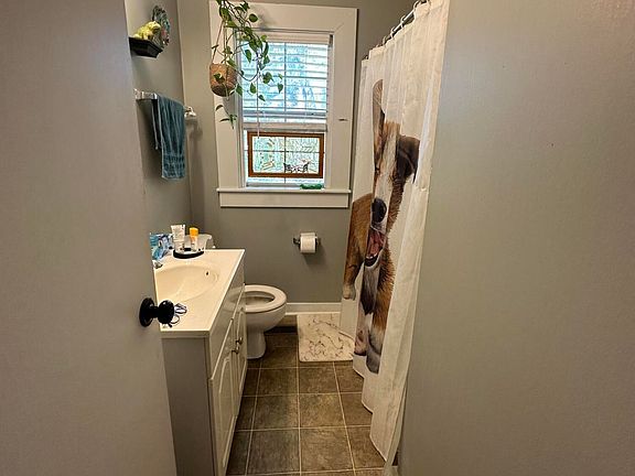 5th image of 507 Montgomery Rd