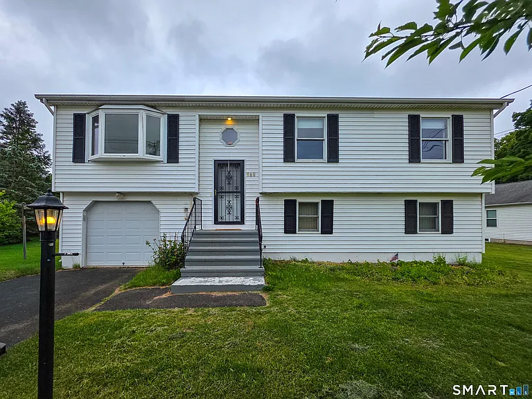 105 Northfield Rd — Photo 2