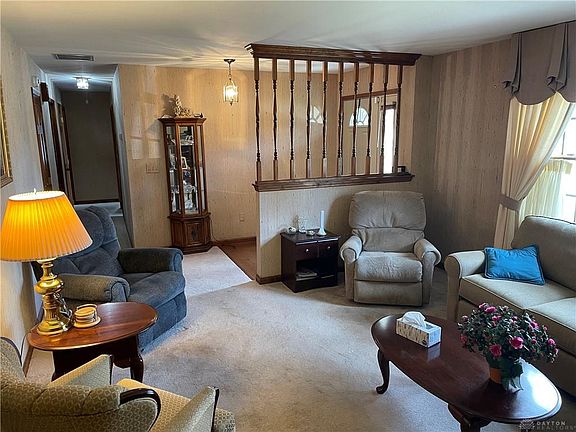 4th image of 211 S Tippecanoe Dr