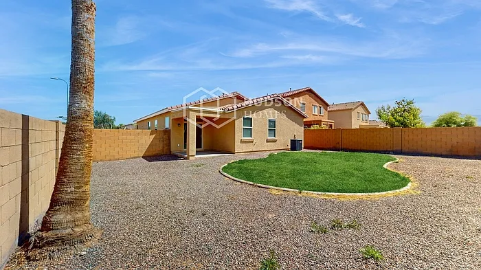 7429 W Saint Catherine Ave — Photo 26