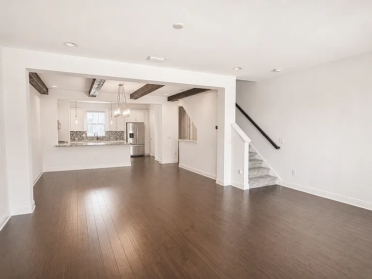 3229 W Horatio St — Photo 2