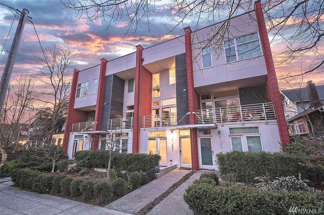 3 bed, 1460 sqft, $4,350 — Photo 1