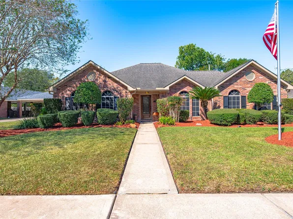 505 Twin Pines Dr, Friendswood, TX 77546