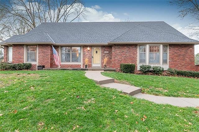 1st image of 4405 Hillcrest Dr
