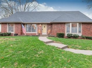 4405 Hillcrest Dr, Saint Joseph, MO 64506
