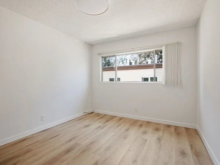11615 Darlington, Prime Brentwood, Steps to San Vicente — Photo 12