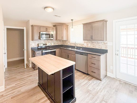 3rd image of 796 Lillian Grace Dr