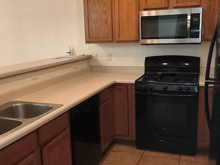 1481 E Ivy Ln #1 — Photo 3