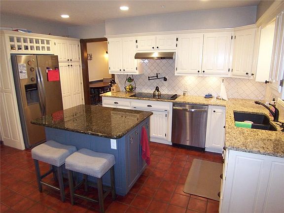 3rd image of 2116 Parkland Way