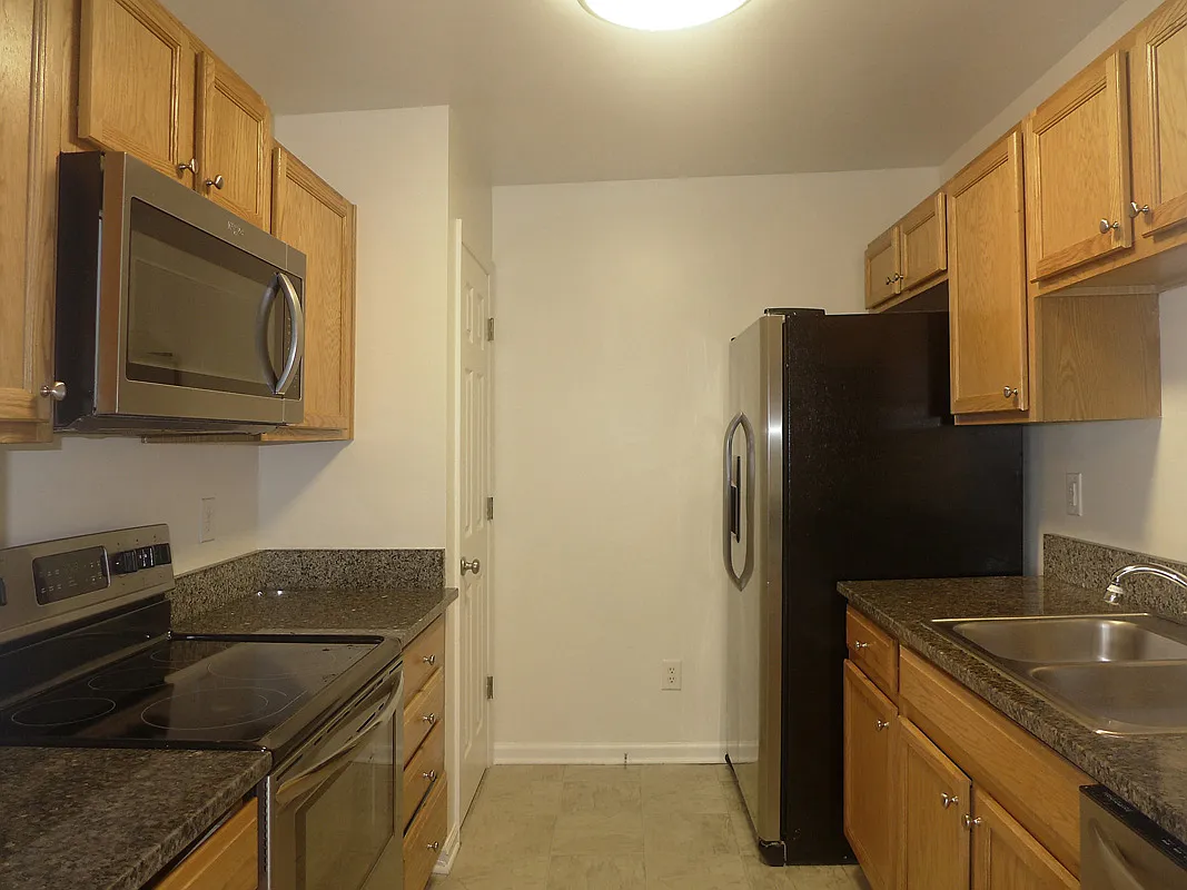4 bed, 2.5 bath, 1265 sqft, $3,200 — Photo 4