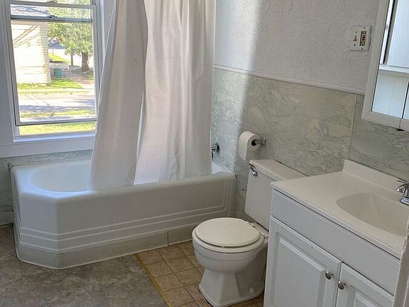 4th image of 1619 Plum St APT 3