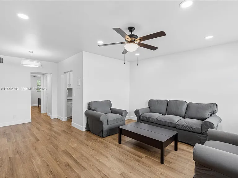 230 SW 11th Ave #8 — Photo 5