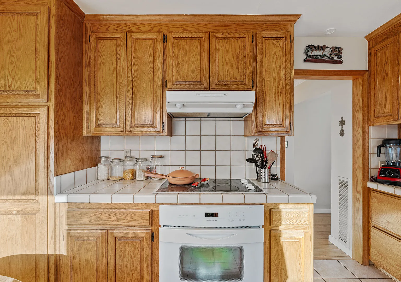Cozy & Stylish haven in the Heart of SF Bay Area East to BART & I-80 — Photo 4