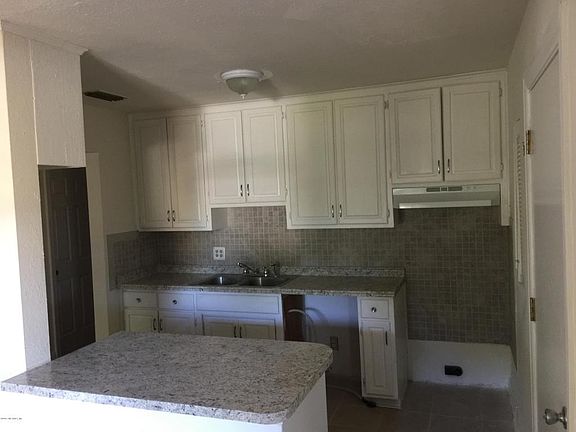 2nd image of 5206 Hollycrest Dr