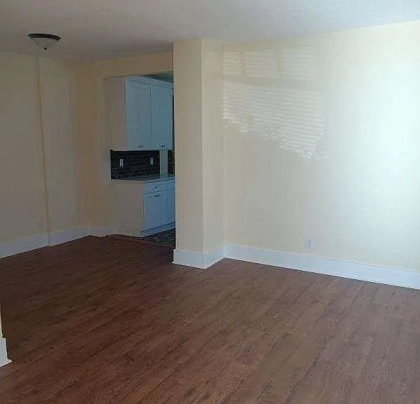 319 S Lee St — Photo 3