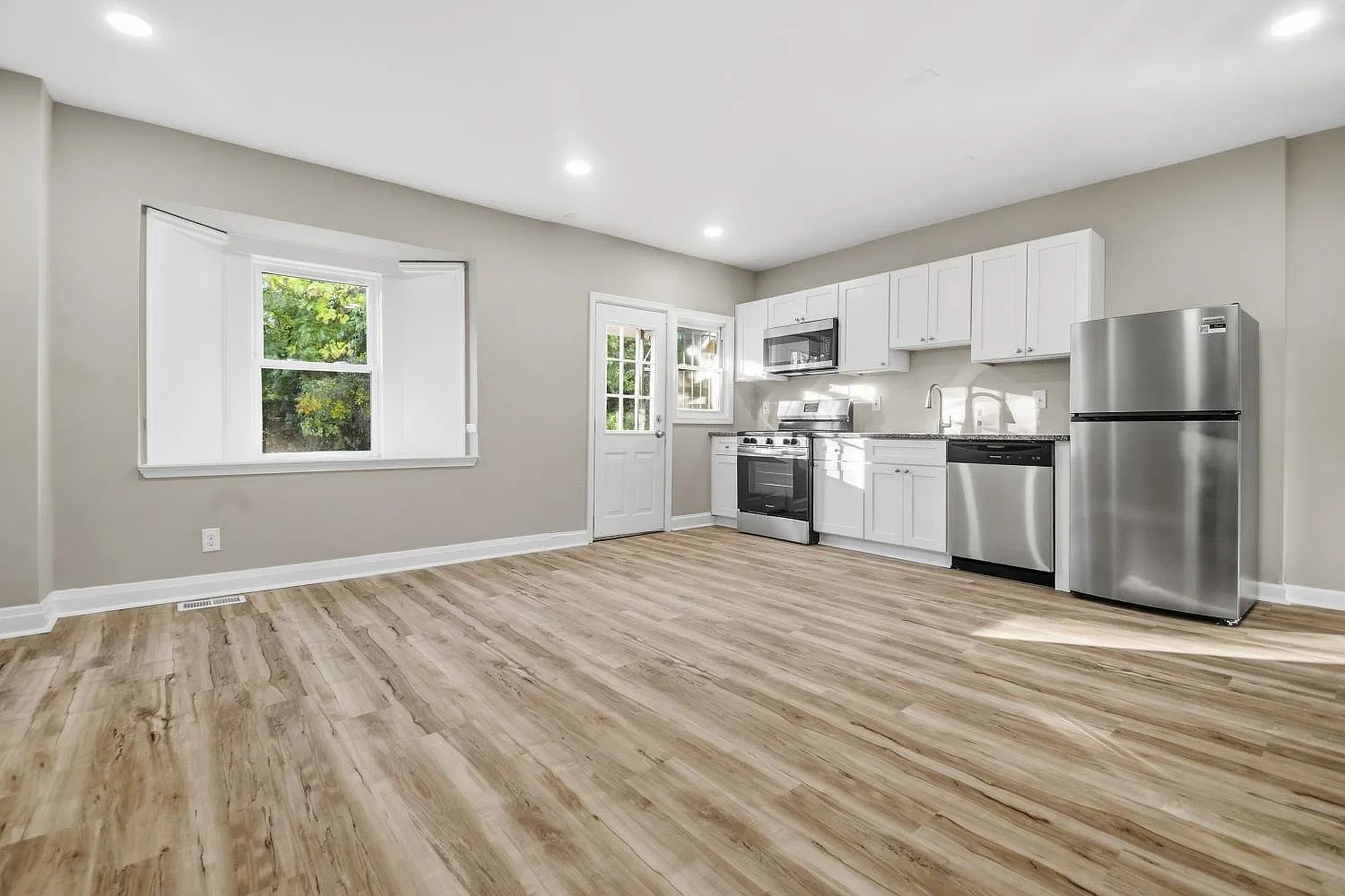 4 bed, $2,095 — Photo 4
