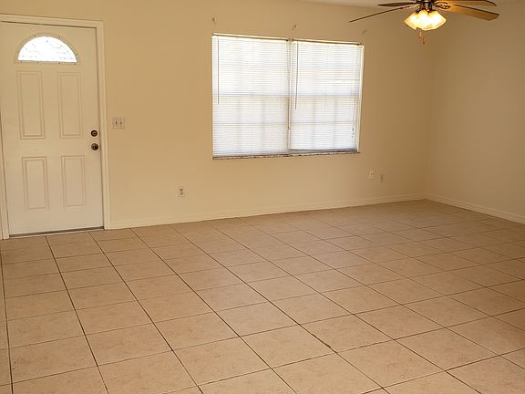4th image of 2872 SE Leigh Ave