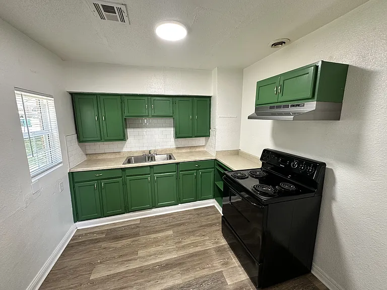 2300 Granada Blvd — Photo 12