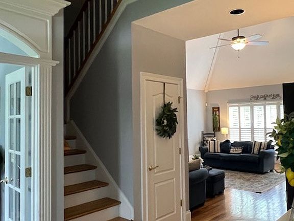 2nd image of 3411 Meadowcrest Dr