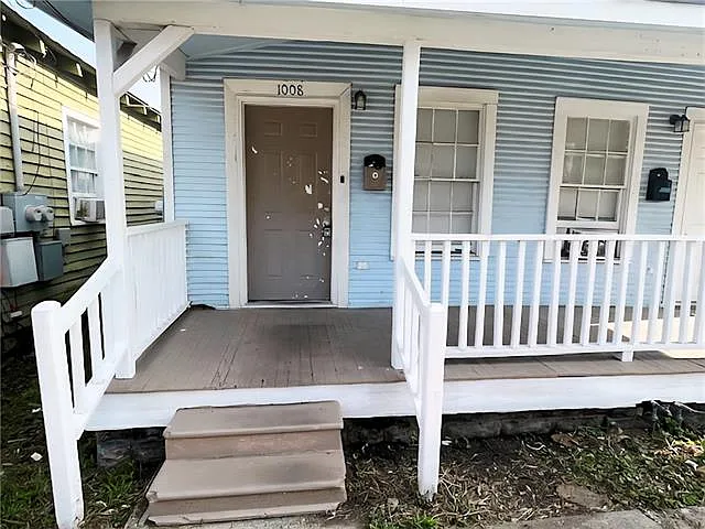 1008 Newton St