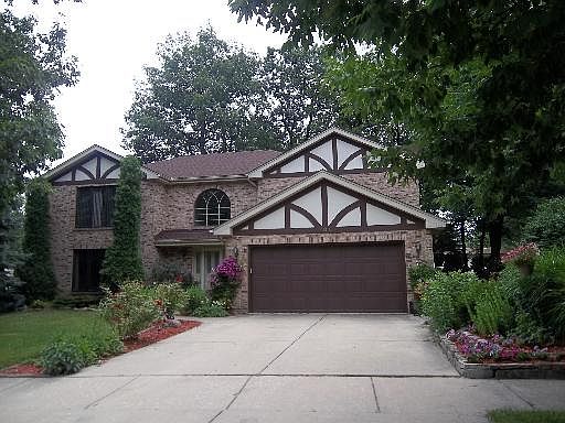 1st image of 208 Windsor Ave