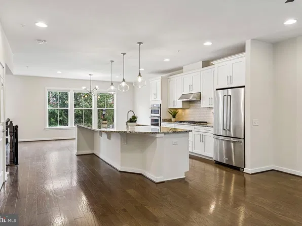 3961 Norton Pl, Fairfax, VA 22030