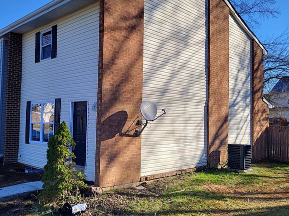 5th image of 481 Summer Park Cres