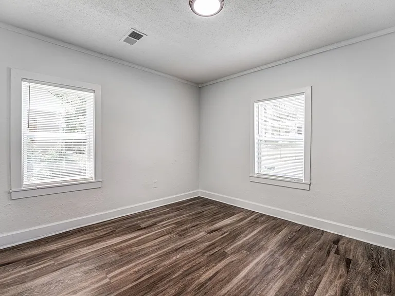 1473 Oberle Ave — Photo 6