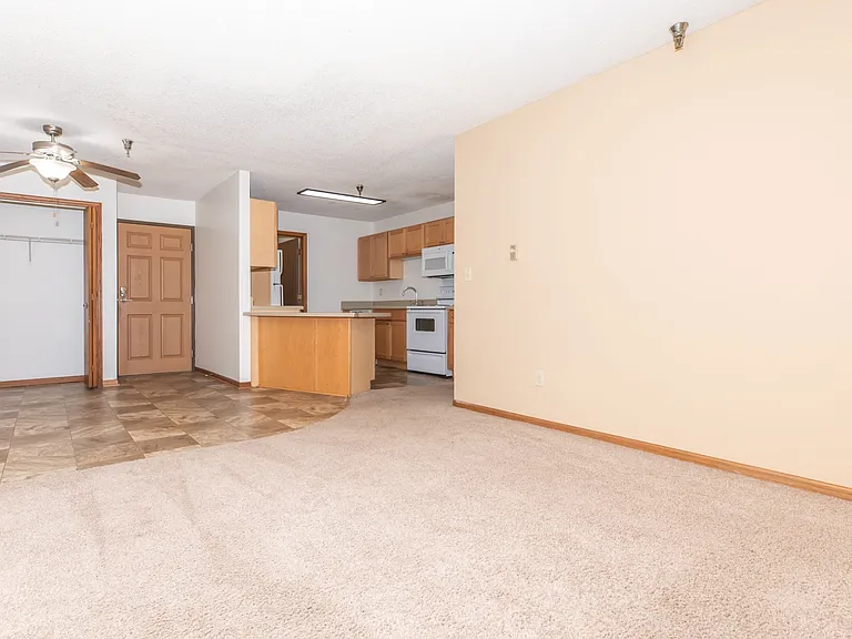 931 41st St NW — Photo 3