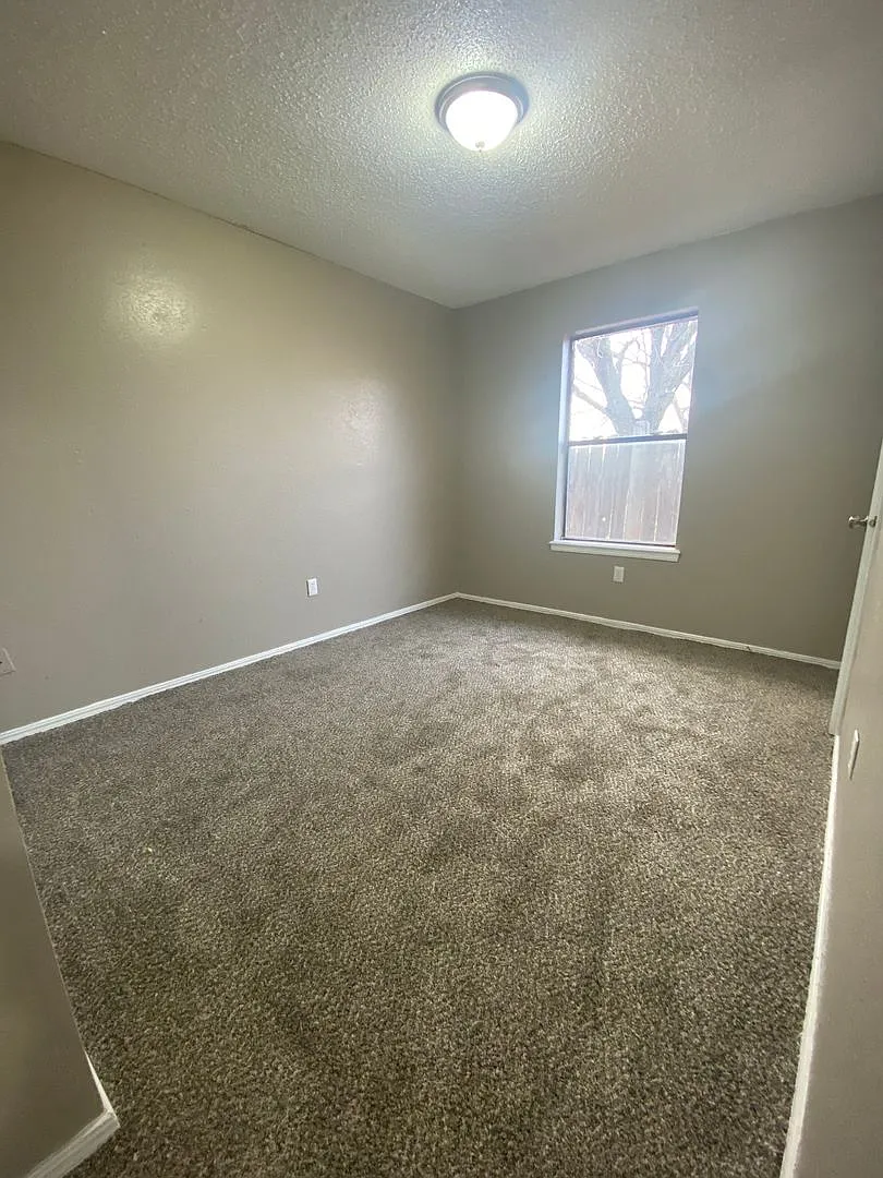 Charming 5 Bedroom House — Photo 1