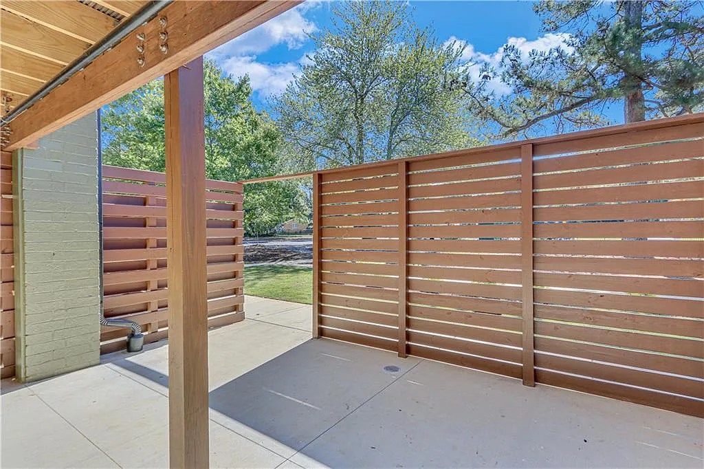 1 bed, 1.0 bath, 636 sqft, $1,350 — Photo 2