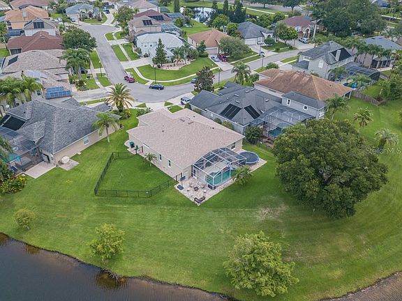 3rd image of 530 Lakescape Ct