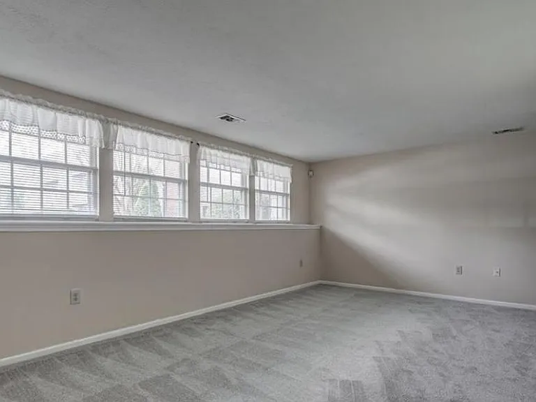 7600 Portadown Ct — Photo 5