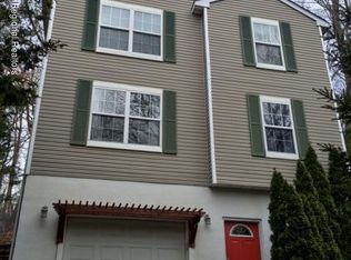 9 Chestnut St, Highlands, NJ 07732