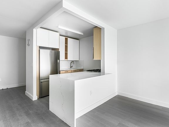 3rd image of 101 W End Ave APT 6L