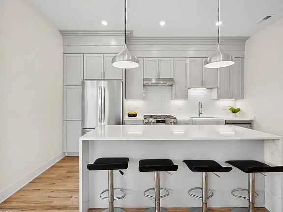 4th image of 3615 N Wilton Ave #Penhouse1