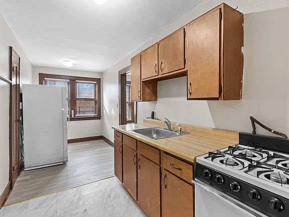 2nd image of 914 W Glen Flora Ave APT 304