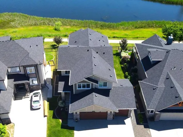 239 W Stonemere Grn, Chestermere, AB T1X 0S1