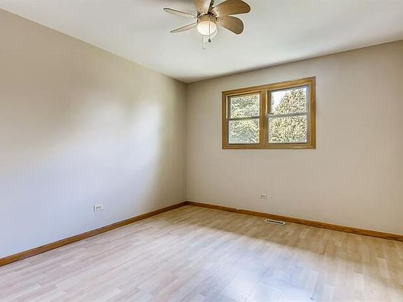 3rd image of 781 Churchill Dr