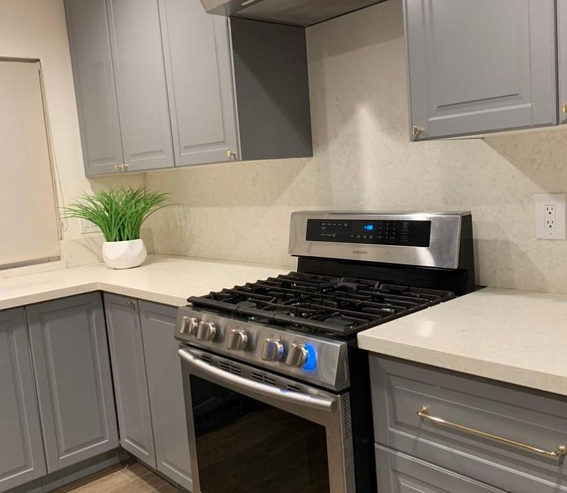 2nd image of 709 S Plymouth Pl