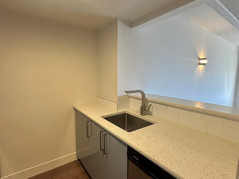 Luxe Tower apartments — Photo 19