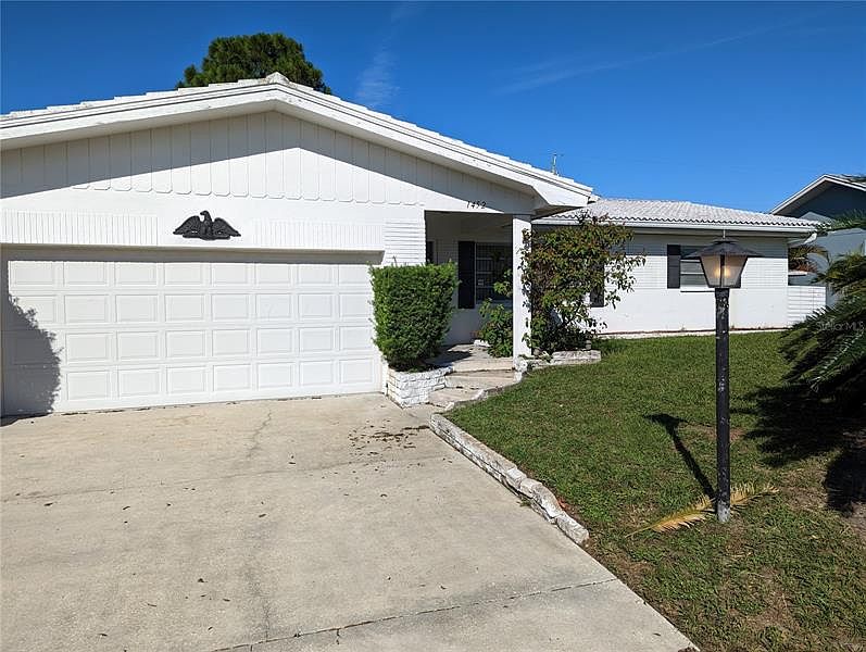 1st image of 1452 Hill Dr