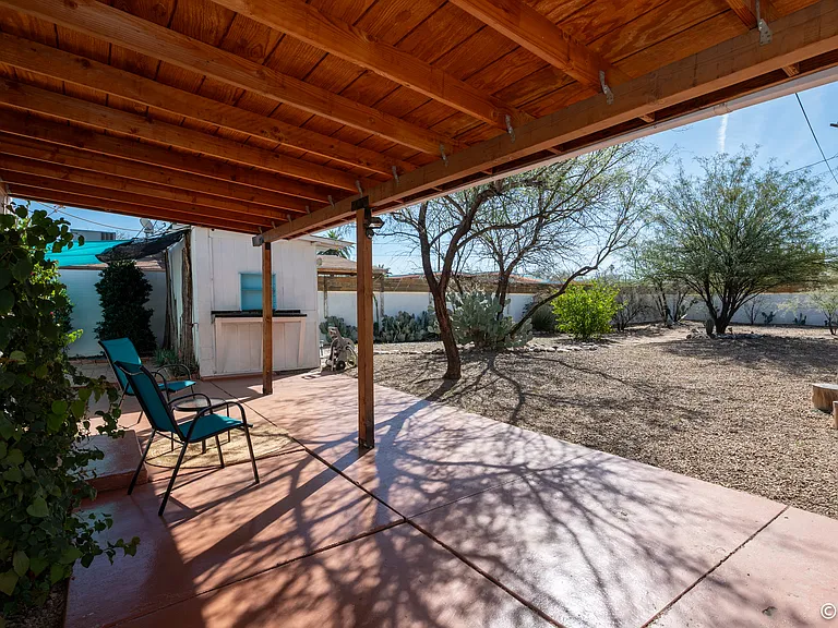 2620 E Lee St — Photo 19