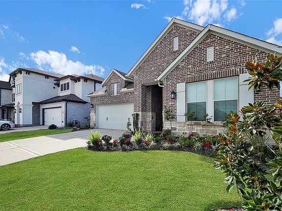 3rd image of 11739 Lost Maples Springs Drive