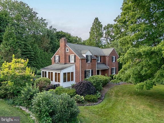 2nd image of 1511 Spring Ln