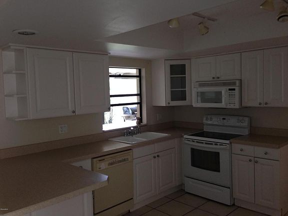 5th image of 745 Hibiscus Dr