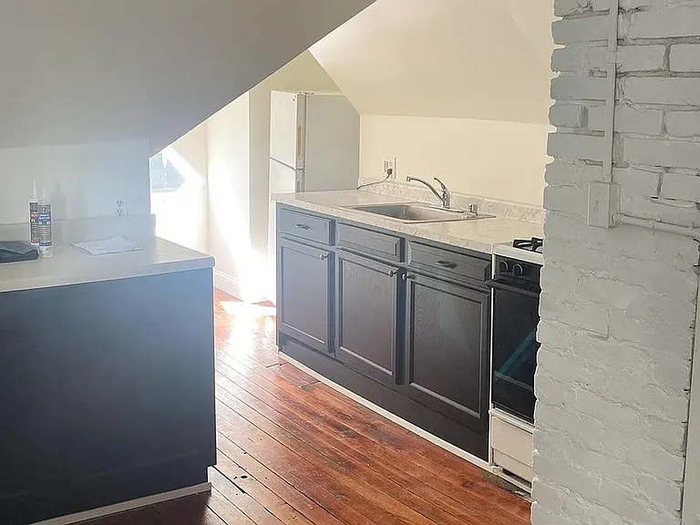 114 Blackburn Ave — Photo 5